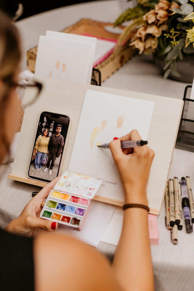 Luíza Rizzo painting a live watercolour guest portrait from a phone photo · Souluarte