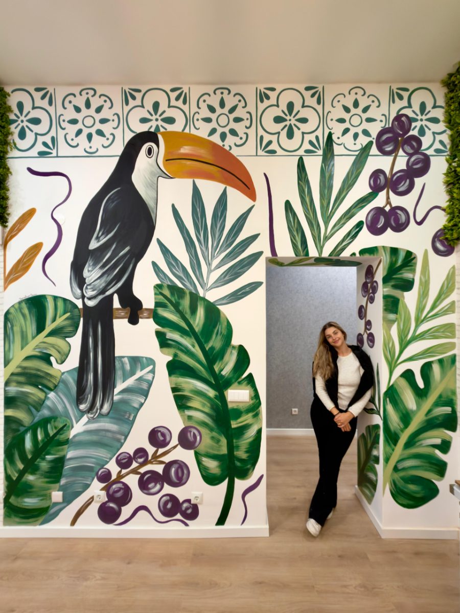 Toucan and tropical foliage mural with painted tile border · Souluarte