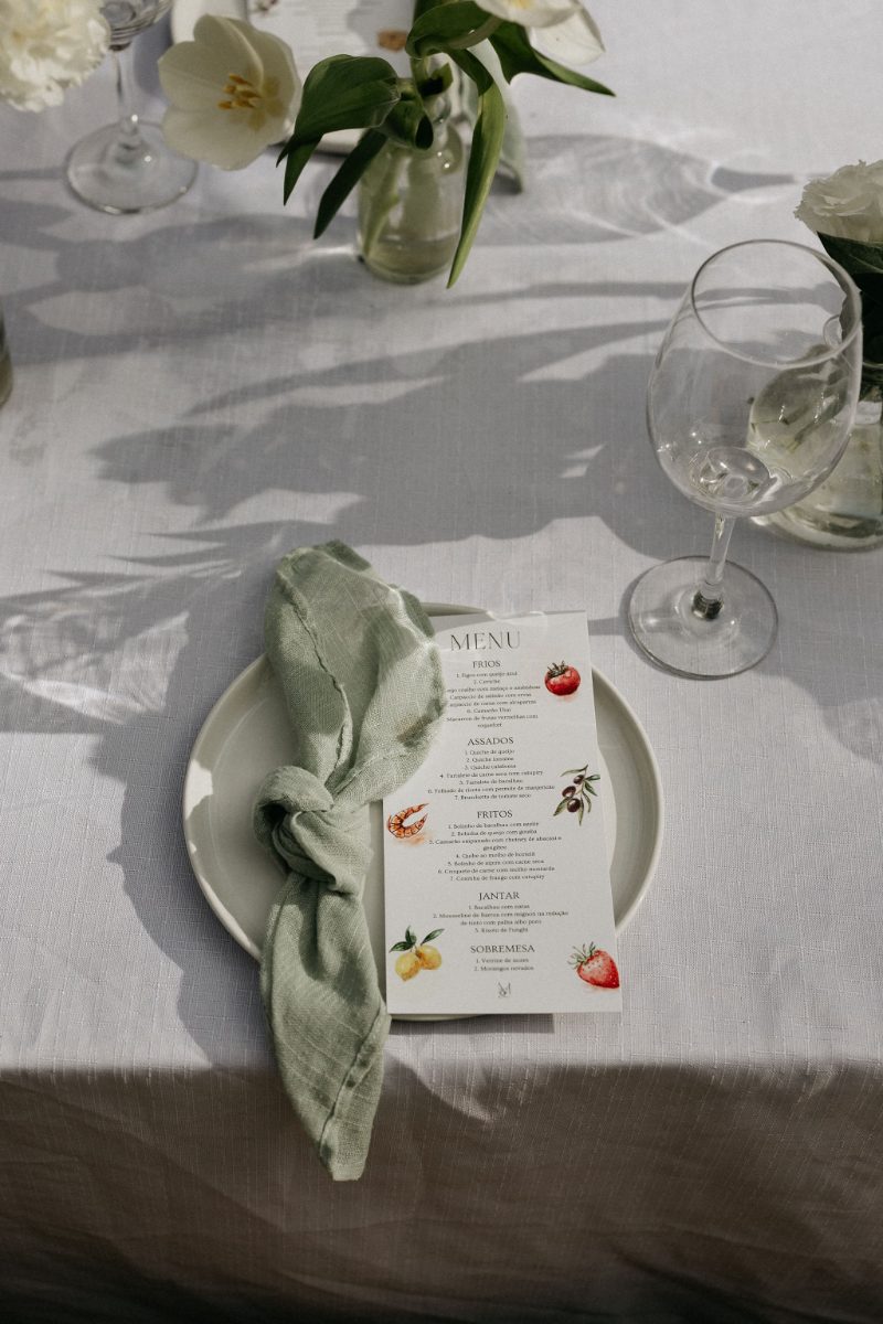 Place setting with the watercolour menu card · Souluarte